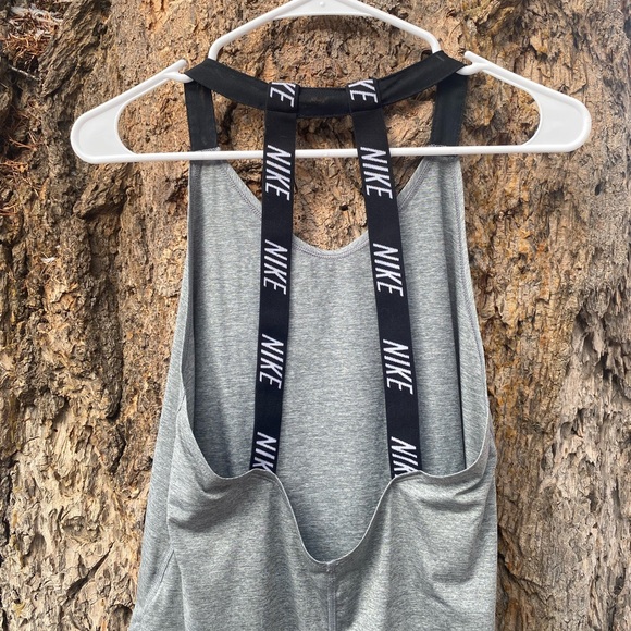 Nike grey workout top - Picture 4 of 8